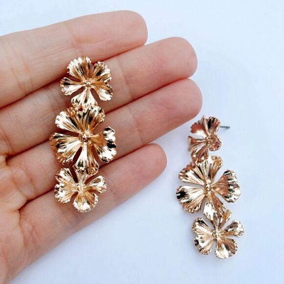 Flower dangle earrings A28 - Picture 2 of 5